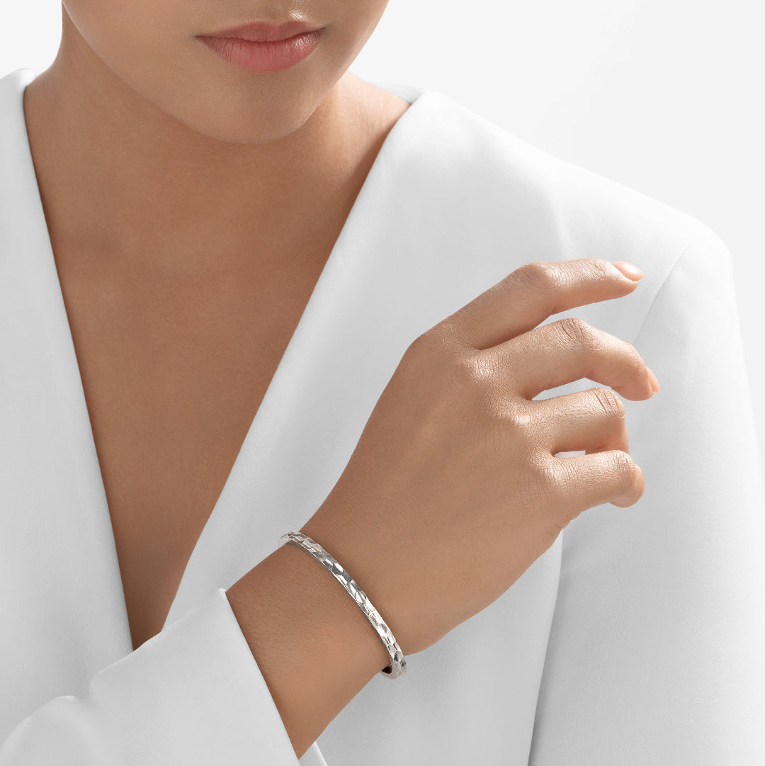 Nebu Gold 24k Platinum Classic Hammered Wrist Cuff Female